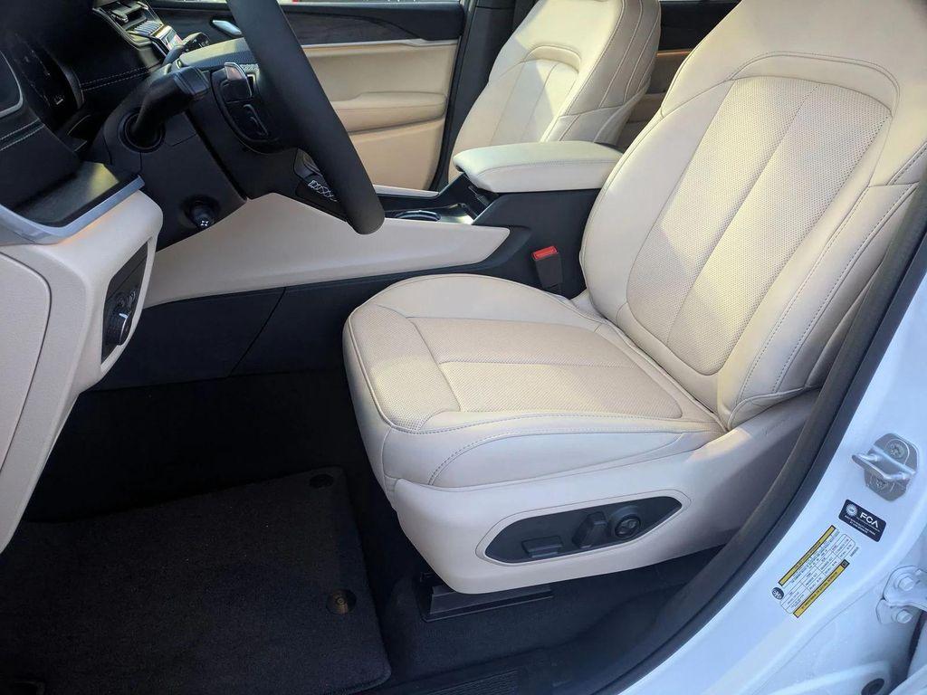 new 2025 Jeep Grand Cherokee car, priced at $51,131