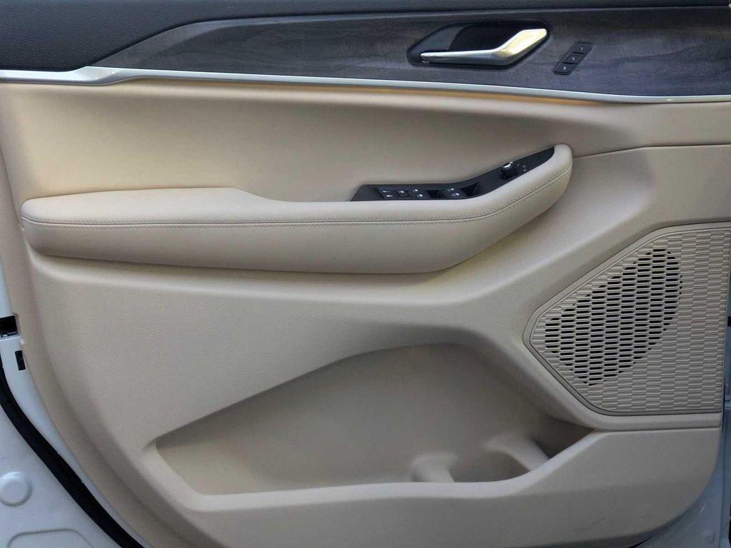 new 2025 Jeep Grand Cherokee car, priced at $50,862