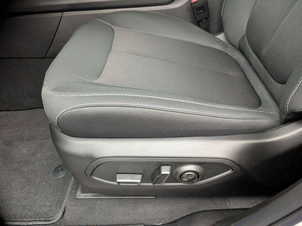 new 2025 Jeep Grand Cherokee L car, priced at $39,027