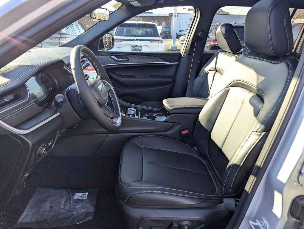 new 2025 Jeep Grand Cherokee L car, priced at $52,623