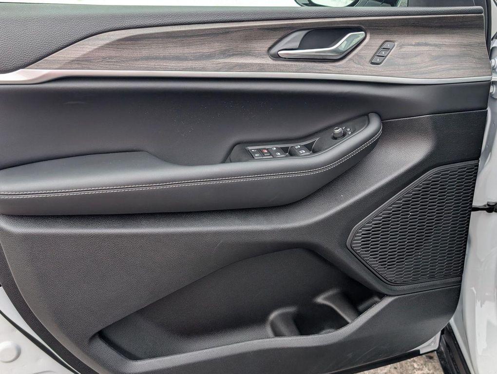 new 2025 Jeep Grand Cherokee L car, priced at $48,435