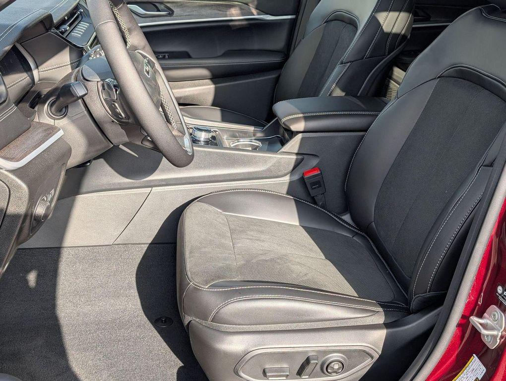 new 2026 Jeep Grand Cherokee car, priced at $46,242