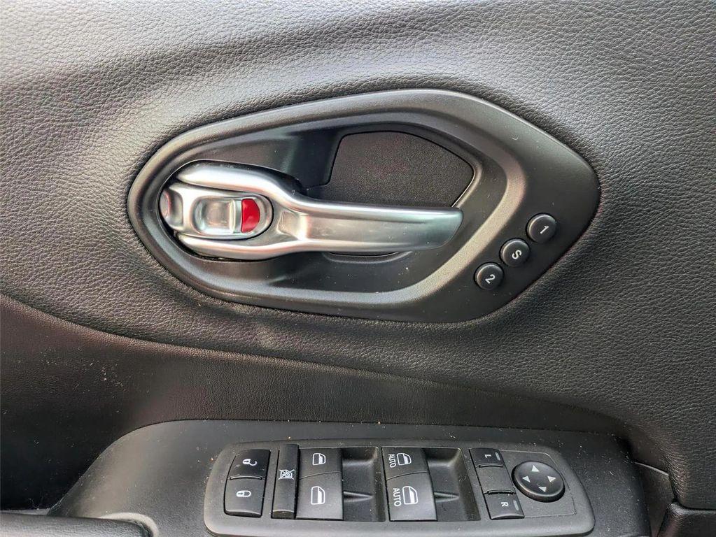 used 2020 Jeep Cherokee car, priced at $10,500