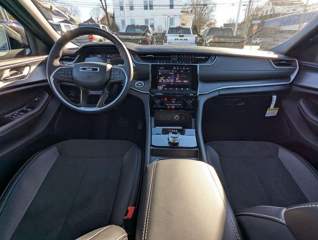 new 2025 Jeep Grand Cherokee L car, priced at $46,024