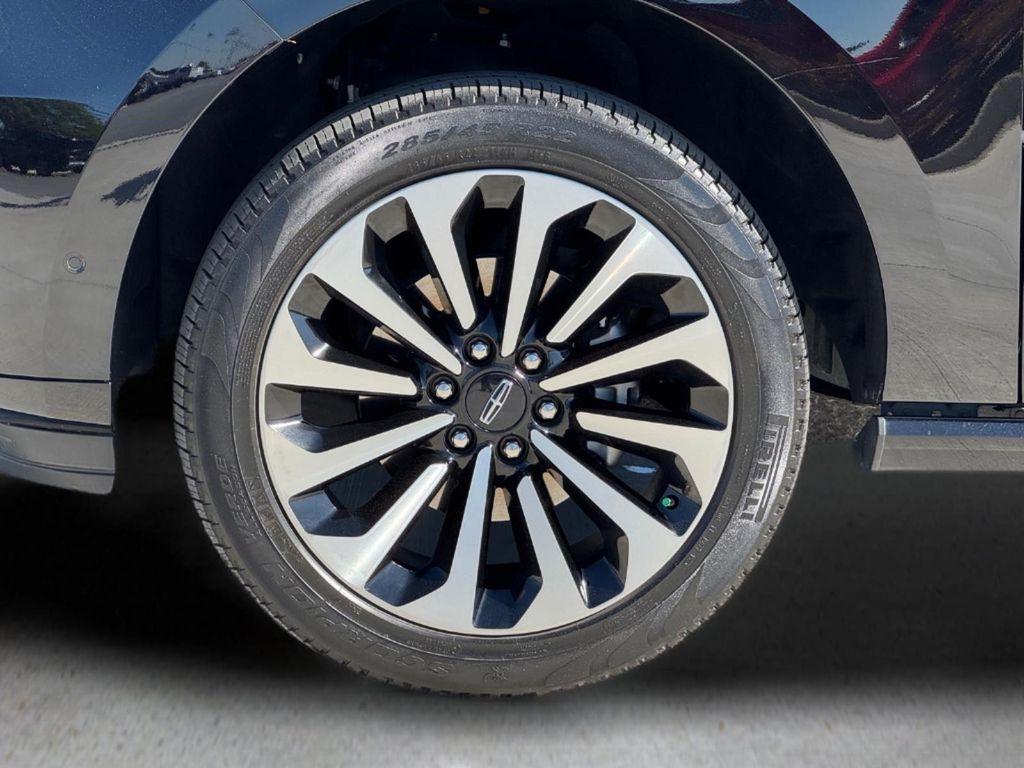 used 2023 Lincoln Navigator car, priced at $70,528