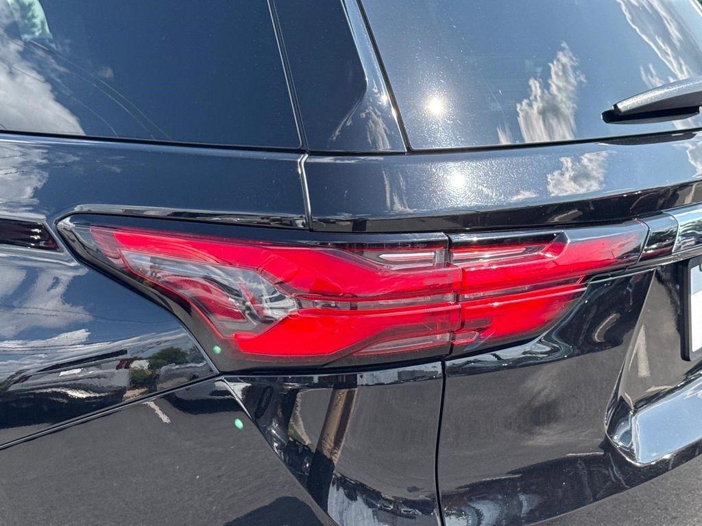 used 2023 Chevrolet Traverse car, priced at $26,188