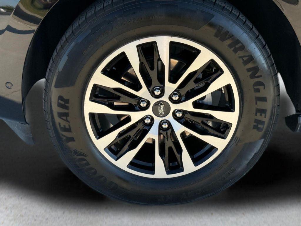 used 2025 Ford Expedition car, priced at $63,998