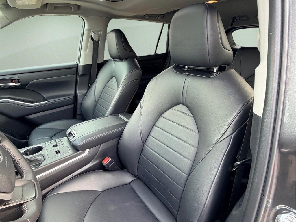 used 2024 Toyota Highlander Hybrid car, priced at $43,904