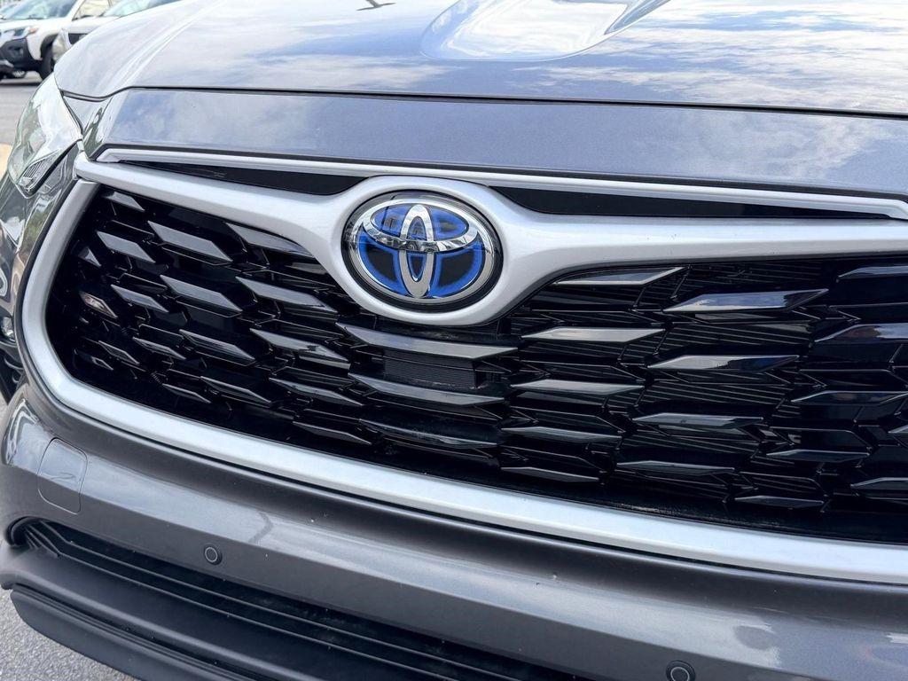 used 2024 Toyota Highlander Hybrid car, priced at $43,904