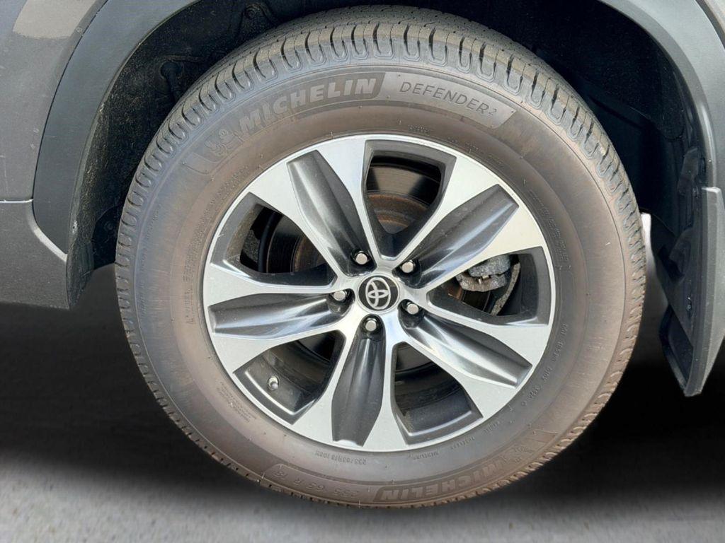 used 2024 Toyota Highlander Hybrid car, priced at $43,904