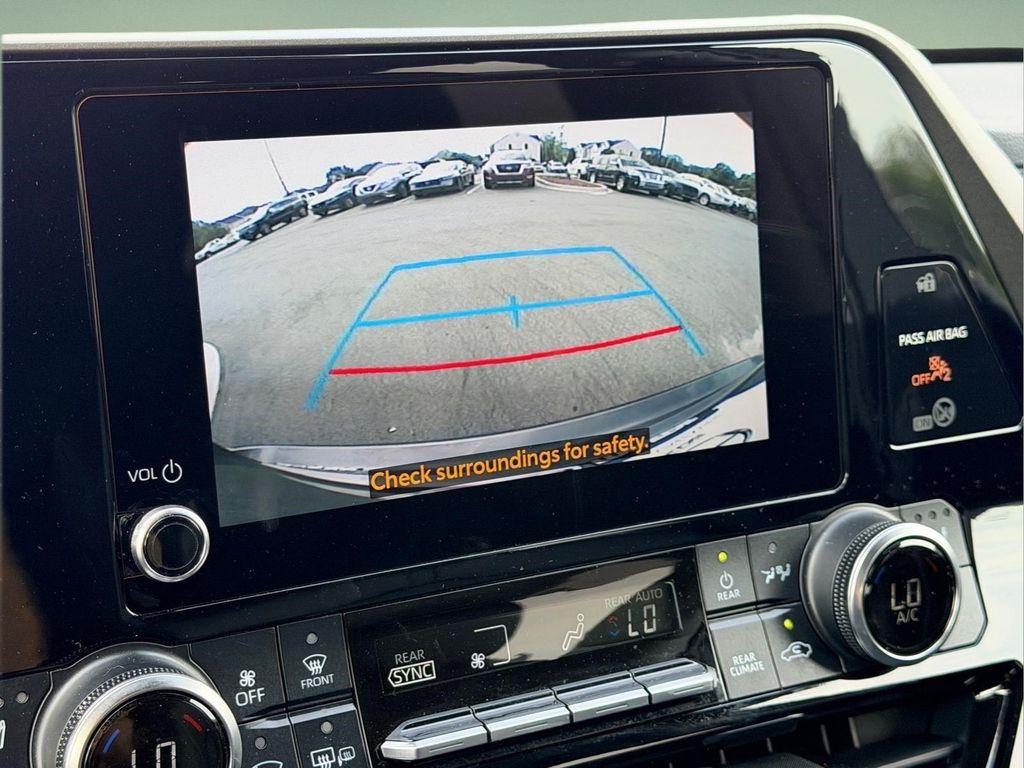 used 2024 Toyota Highlander Hybrid car, priced at $43,904
