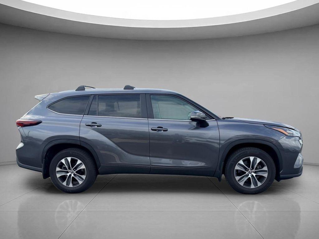 used 2024 Toyota Highlander Hybrid car, priced at $43,904