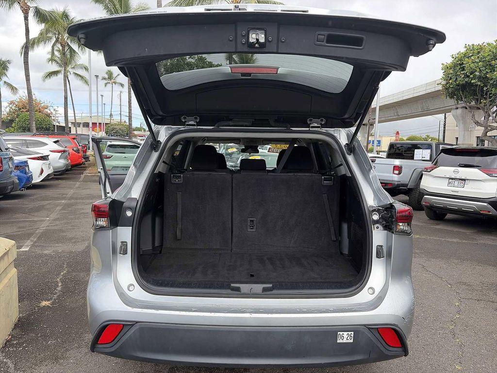 used 2023 Toyota Highlander car, priced at $27,995