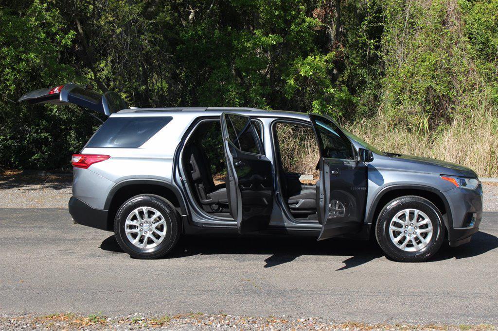 used 2021 Chevrolet Traverse car, priced at $15,995