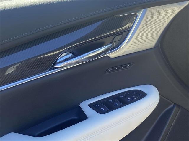 used 2025 Cadillac XT6 car, priced at $49,995