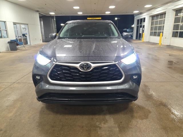 used 2021 Toyota Highlander car, priced at $25,500