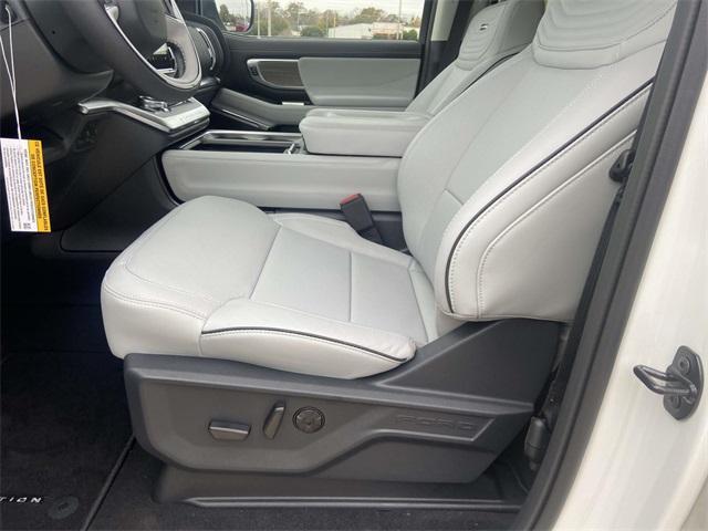 new 2025 Ford Expedition car, priced at $89,995