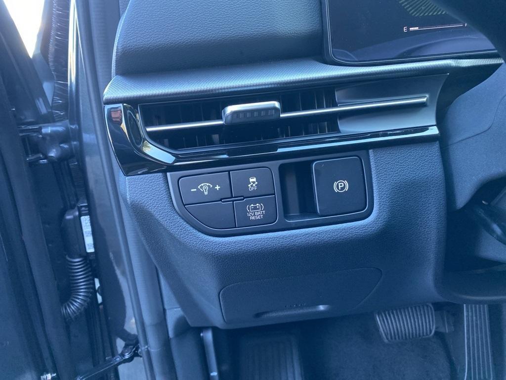 new 2026 Kia Sportage Hybrid car, priced at $32,555