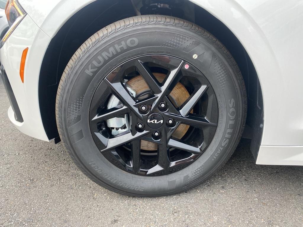 new 2026 Kia K5 car, priced at $29,060