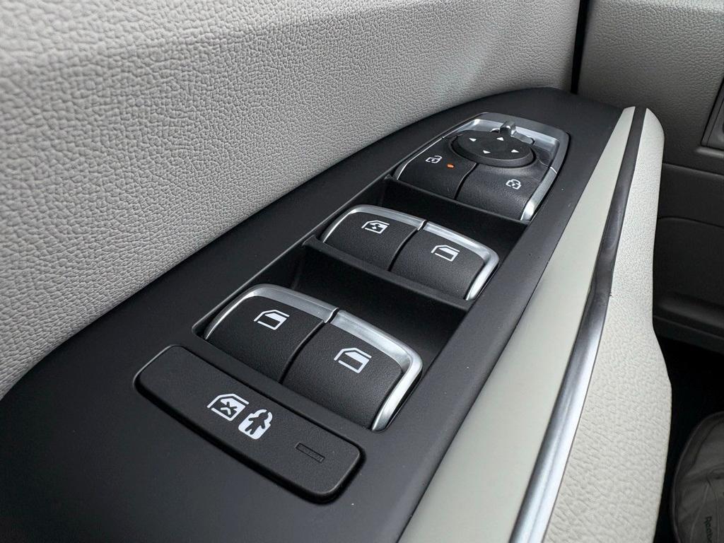 new 2026 Kia Sorento Hybrid car, priced at $42,995