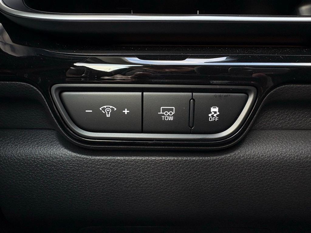 new 2026 Kia Carnival Hybrid car, priced at $54,870