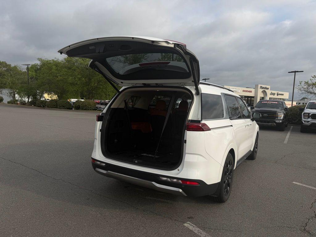 used 2024 Kia Carnival car, priced at $31,998