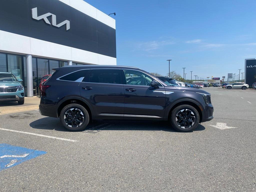 new 2025 Kia Sorento car, priced at $39,490