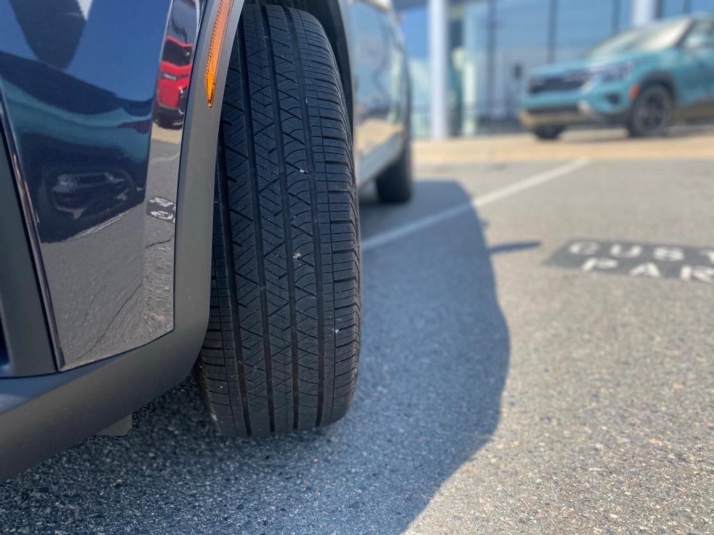 new 2025 Kia Sorento car, priced at $39,490