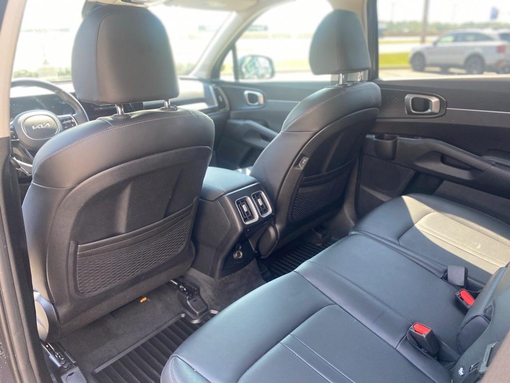 new 2025 Kia Sorento car, priced at $39,490