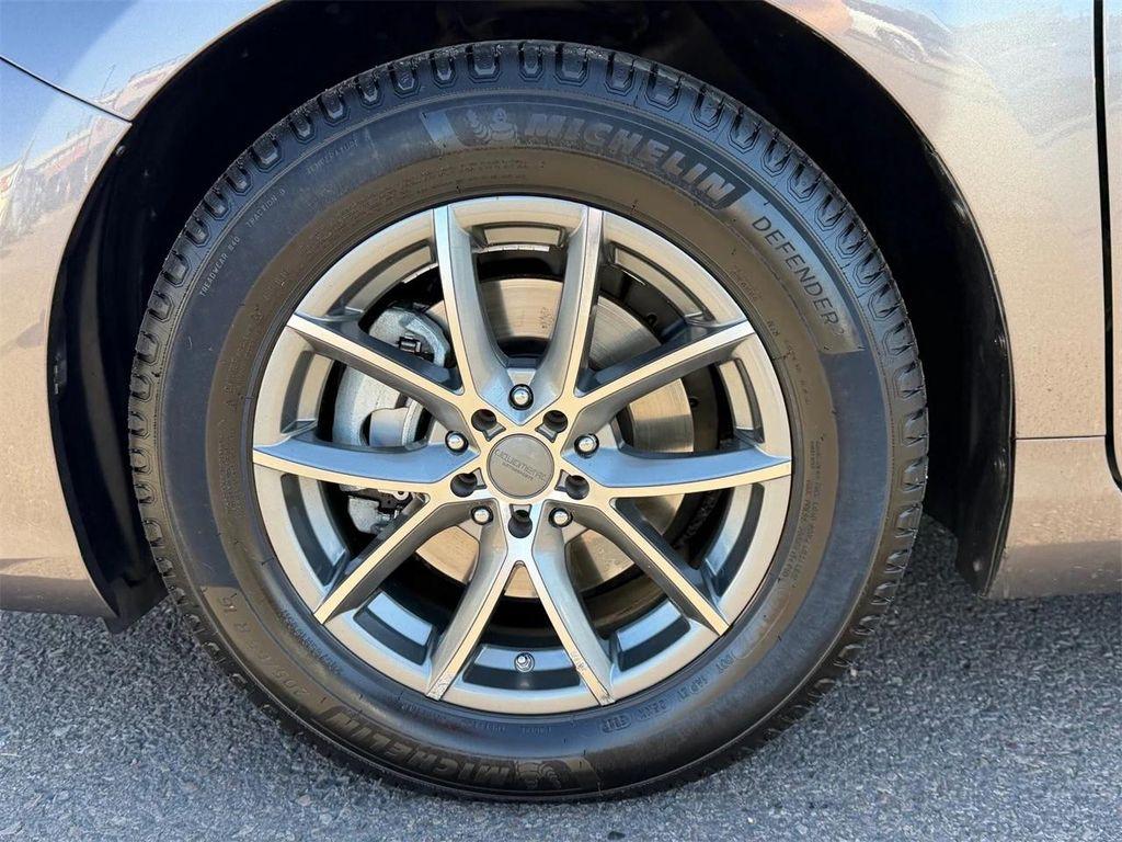 used 2015 Toyota Camry Hybrid car, priced at $13,050