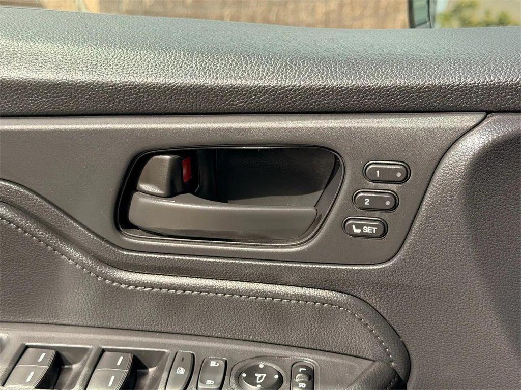 used 2025 Honda Odyssey car, priced at $37,990