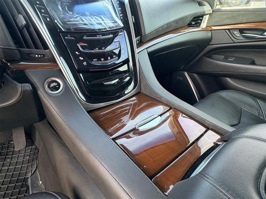 used 2020 Cadillac Escalade car, priced at $35,909