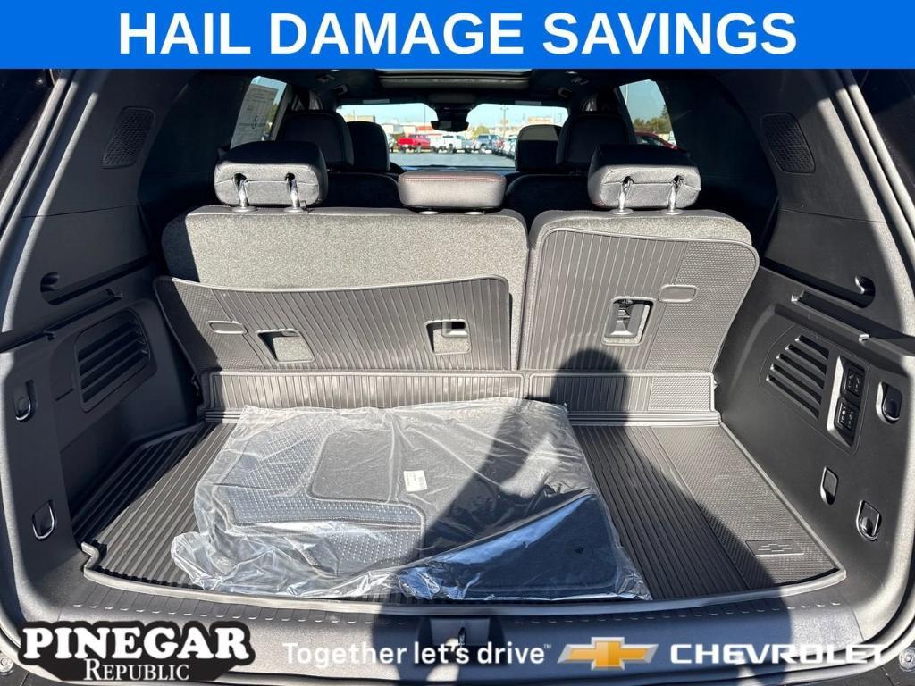 new 2026 Chevrolet Traverse car, priced at $52,218