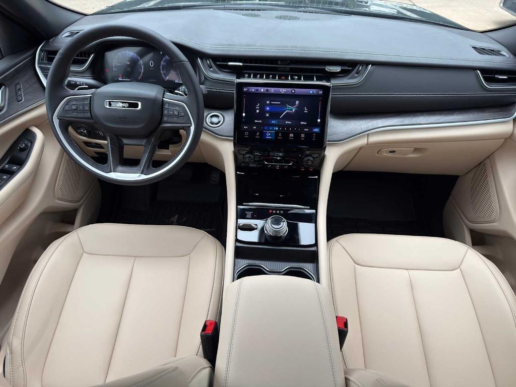 used 2024 Jeep Grand Cherokee car, priced at $35,998