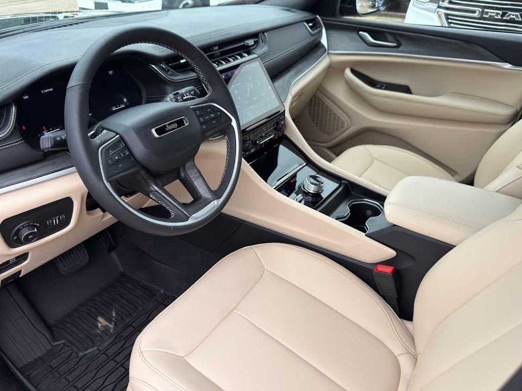 used 2024 Jeep Grand Cherokee car, priced at $35,998