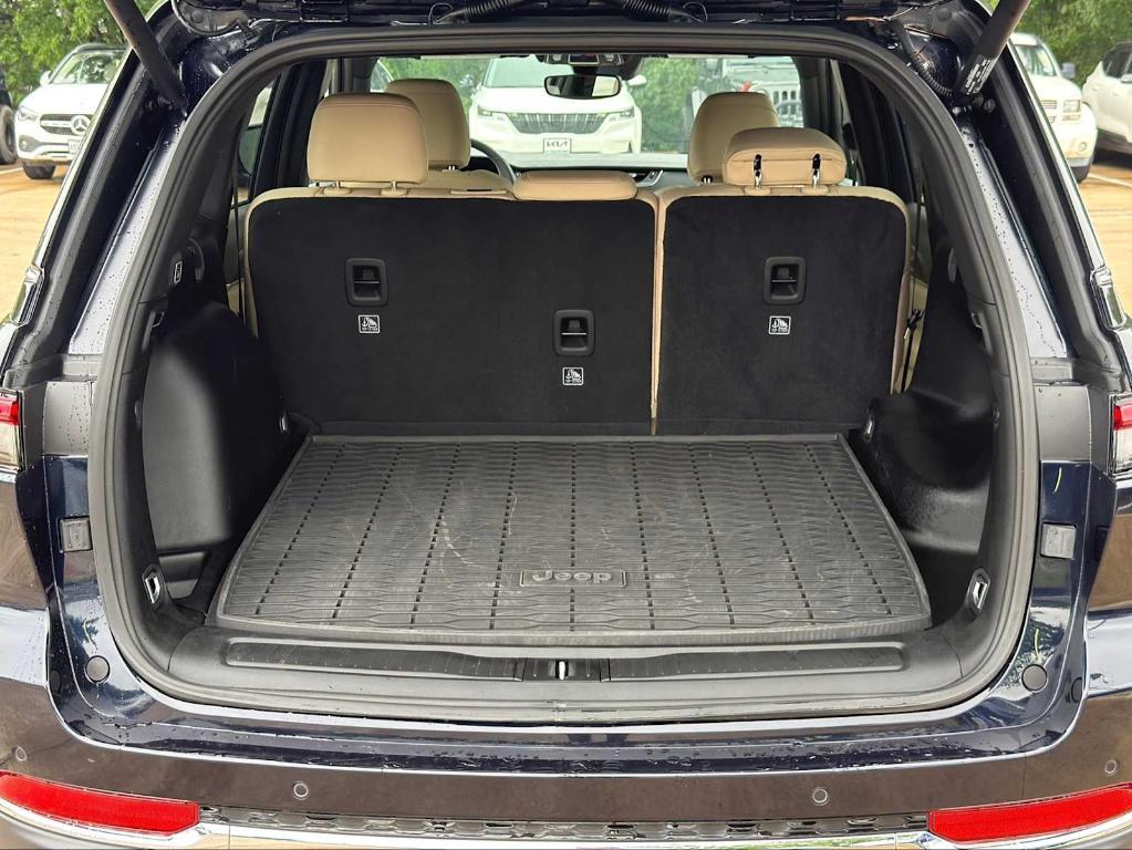 used 2024 Jeep Grand Cherokee car, priced at $35,998