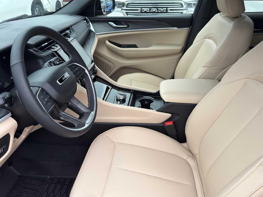 used 2024 Jeep Grand Cherokee car, priced at $35,998