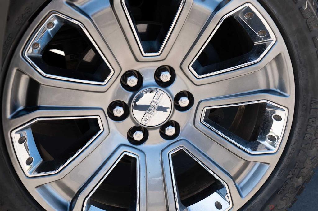 used 2015 GMC Yukon car, priced at $18,598