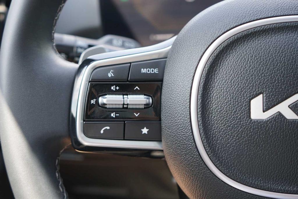 used 2025 Kia Sorento Hybrid car, priced at $36,818