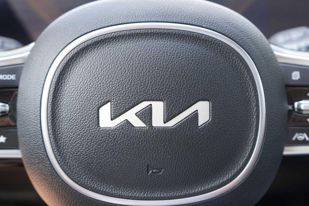 used 2025 Kia Sorento Hybrid car, priced at $36,818