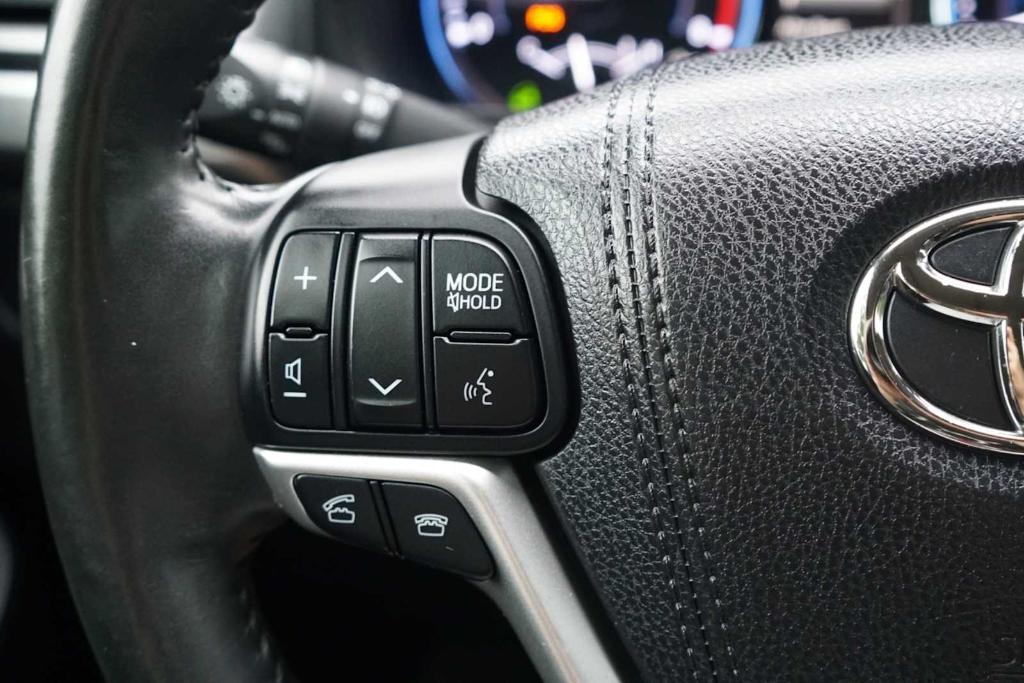 used 2015 Toyota Highlander car, priced at $16,818