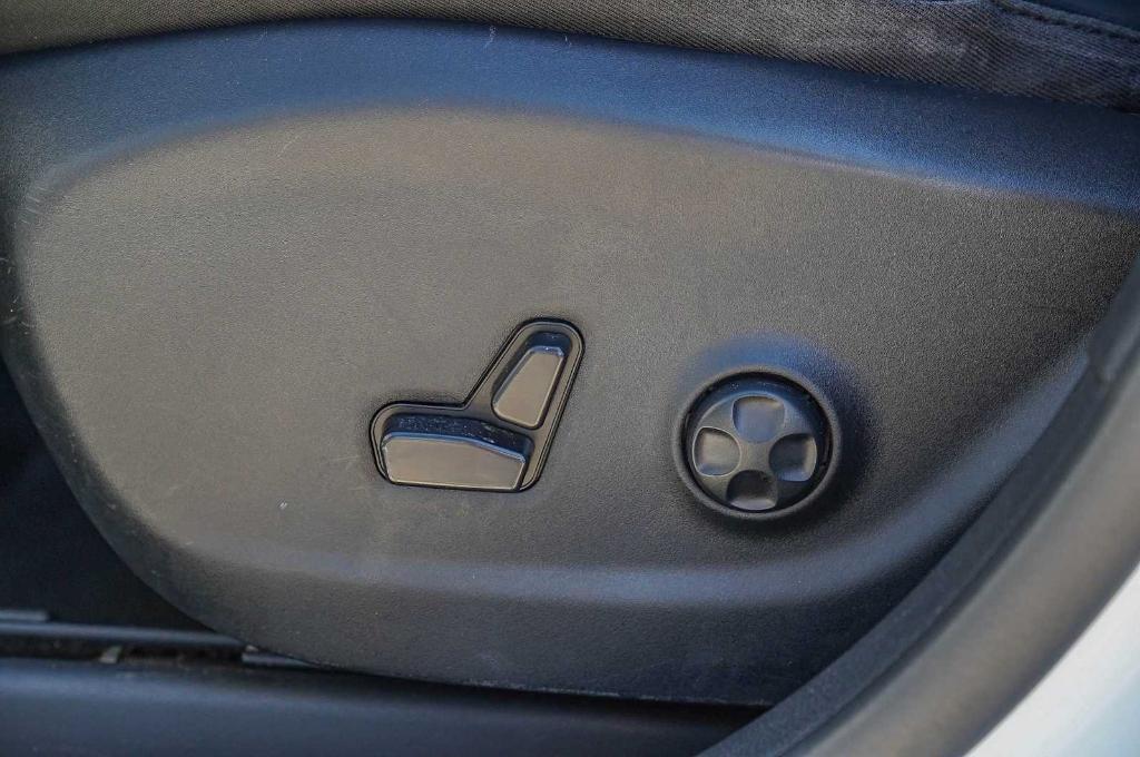 used 2019 Jeep Cherokee car, priced at $9,998