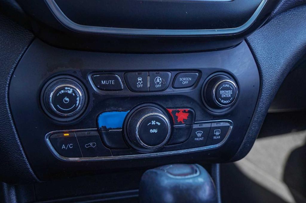 used 2019 Jeep Cherokee car, priced at $9,998