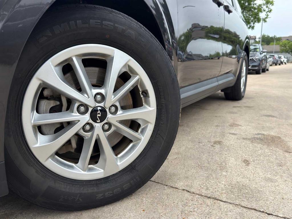 used 2023 Kia Carnival car, priced at $27,318
