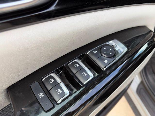 used 2022 Kia Carnival car, priced at $23,904