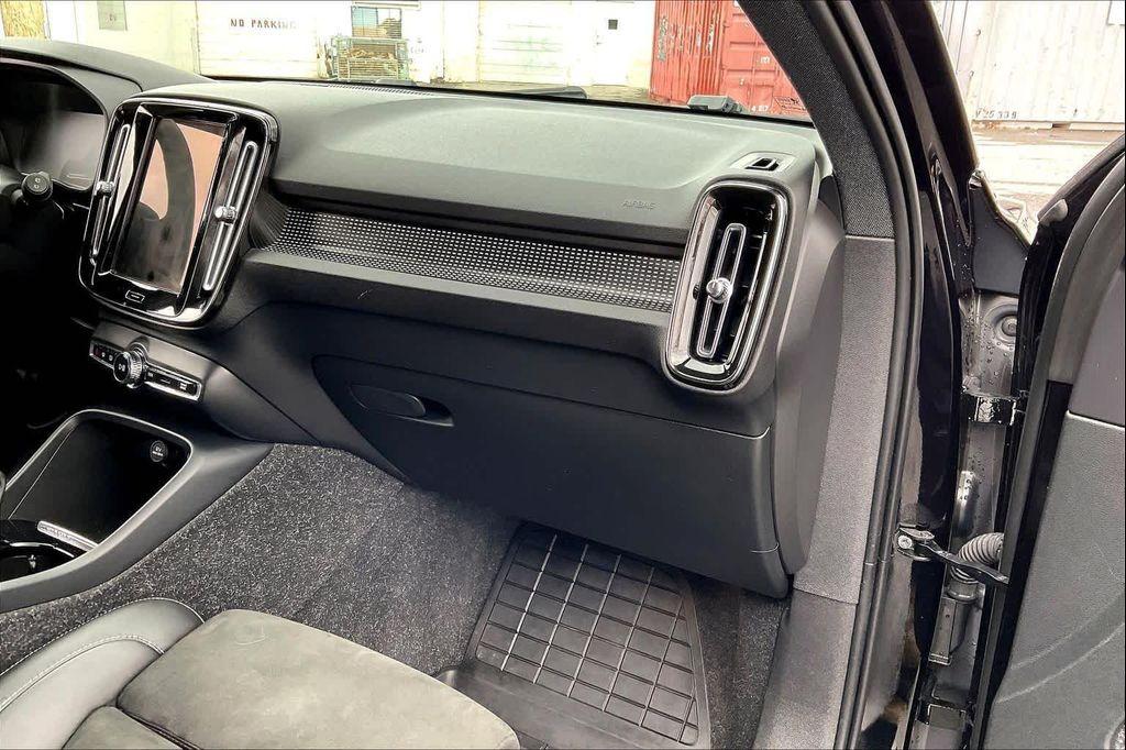 used 2021 Volvo XC40 car, priced at $19,900