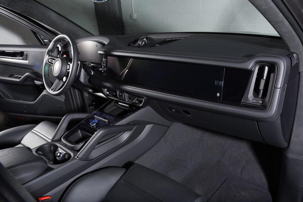 new 2025 Porsche Cayenne car, priced at $152,675