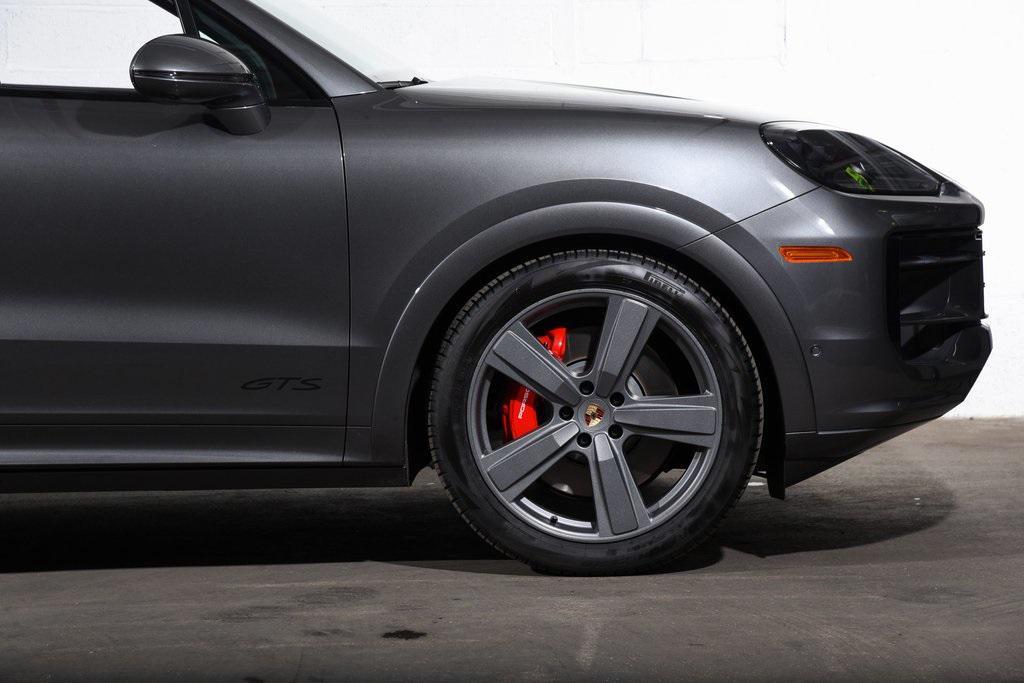 new 2025 Porsche Cayenne car, priced at $152,675