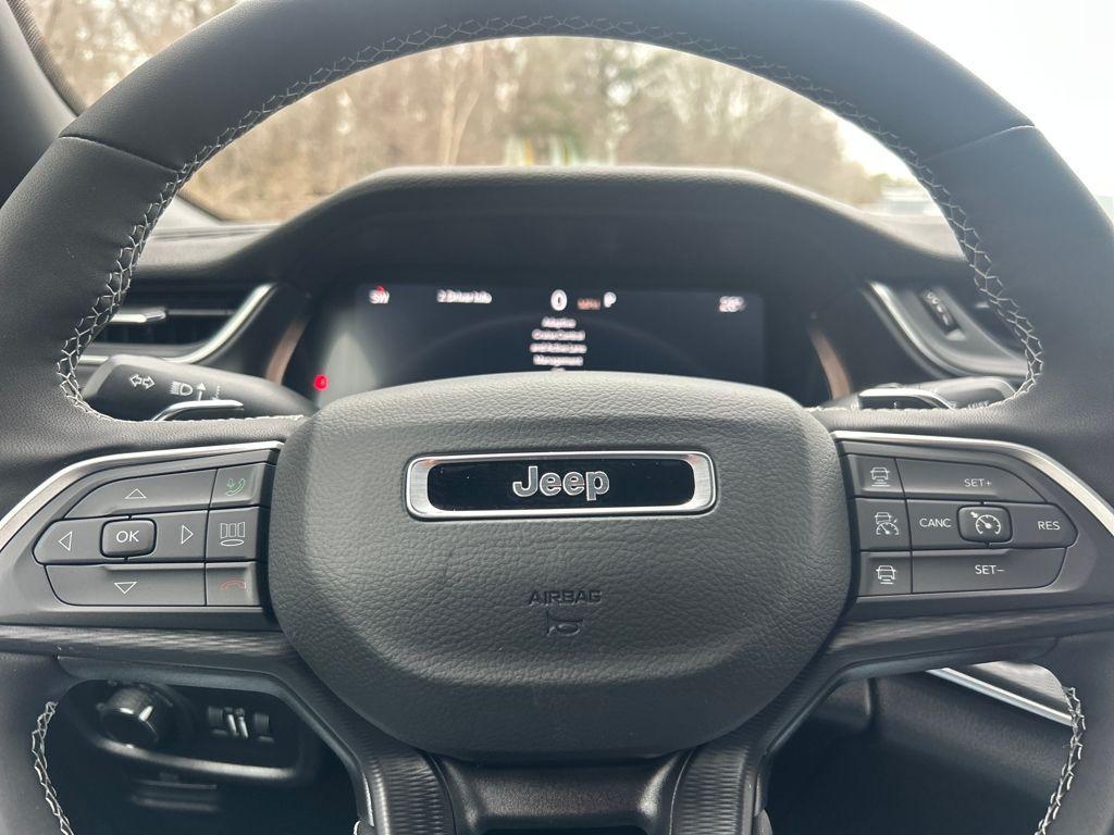 new 2025 Jeep Grand Cherokee car, priced at $42,053
