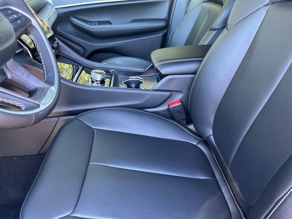 new 2025 Jeep Grand Cherokee car, priced at $47,391